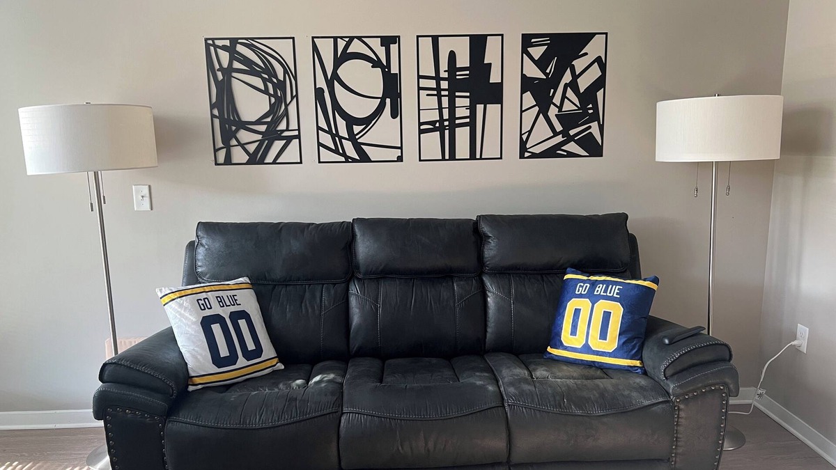 Old West Side Apartment | Ann Arbor’s Humble Abode 1.1m from the stadium