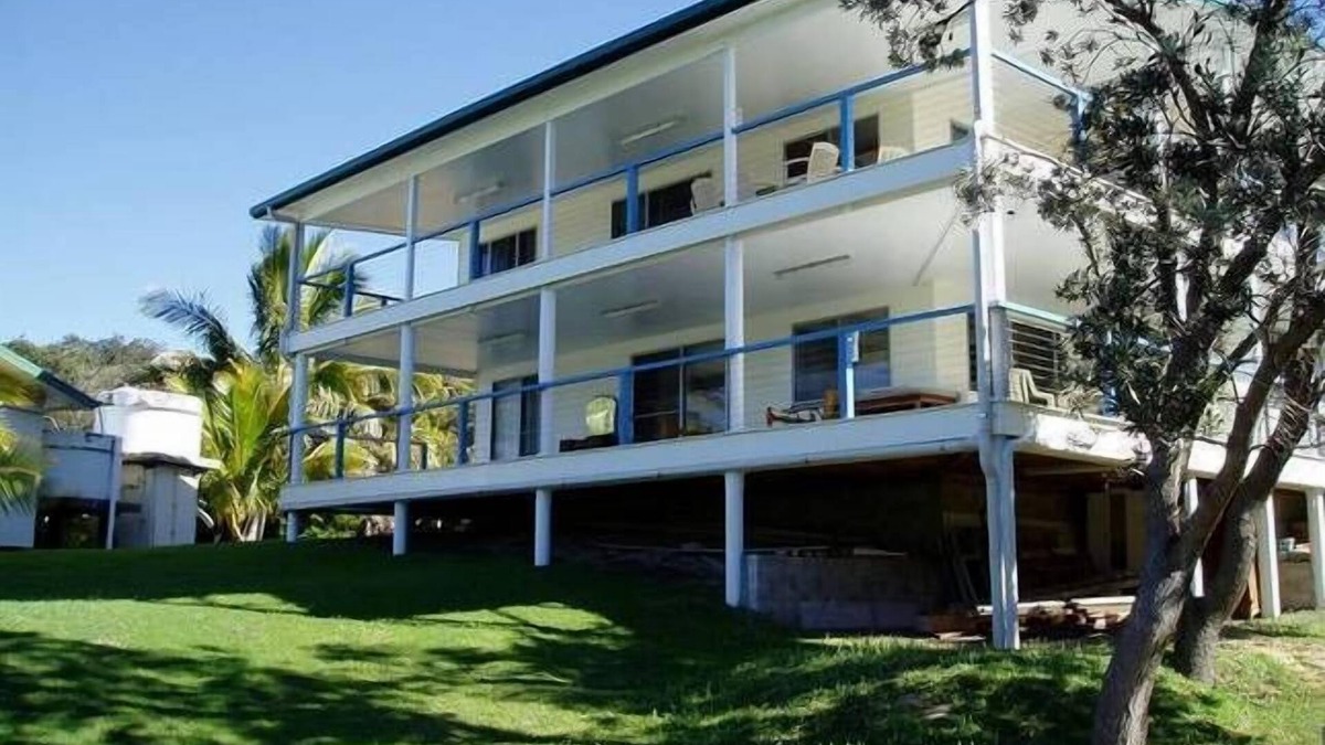 Happy Valley House | Annabell's Noller Place Fraser Island Large house great location with ocean view