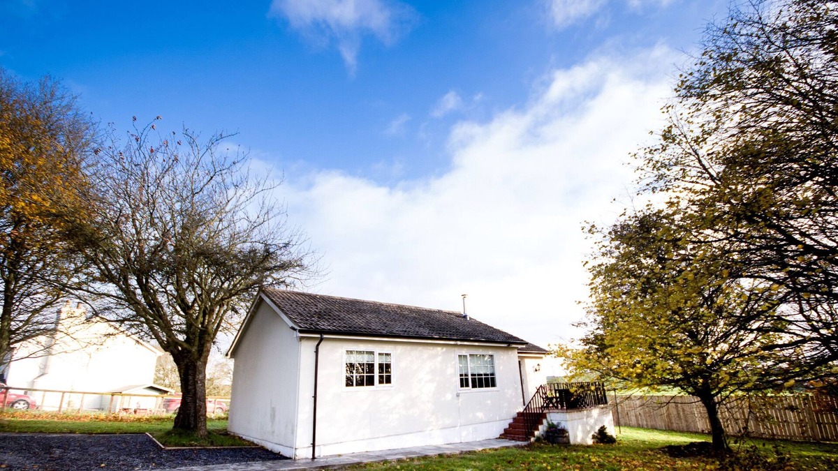 Downpatrick House | ANNACLOY COTTAGE, family friendly in Annacloy, County Down