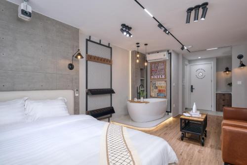 Hang Trong Apartment | Annam Premium - Hanoi - The Church Old Quarter
