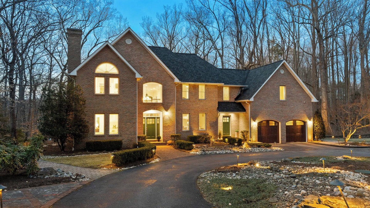 Epping Forest House | Annapolis Coastal Dreamcation - Hot Tub, Private Dock & Close to Everything!