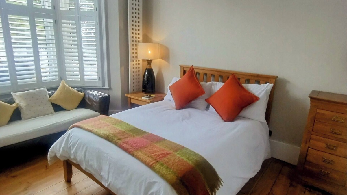 Charlton Apartment | Annette's Place, Greenwich (London) - Garden Apartment (close to the O2 Arena)