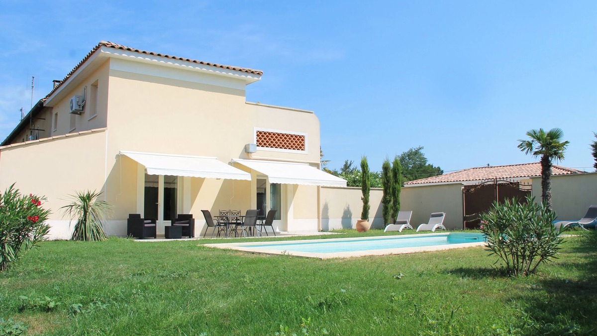 Orange Apartment | Annex of Provencal farmhouse with garden and private heated pool