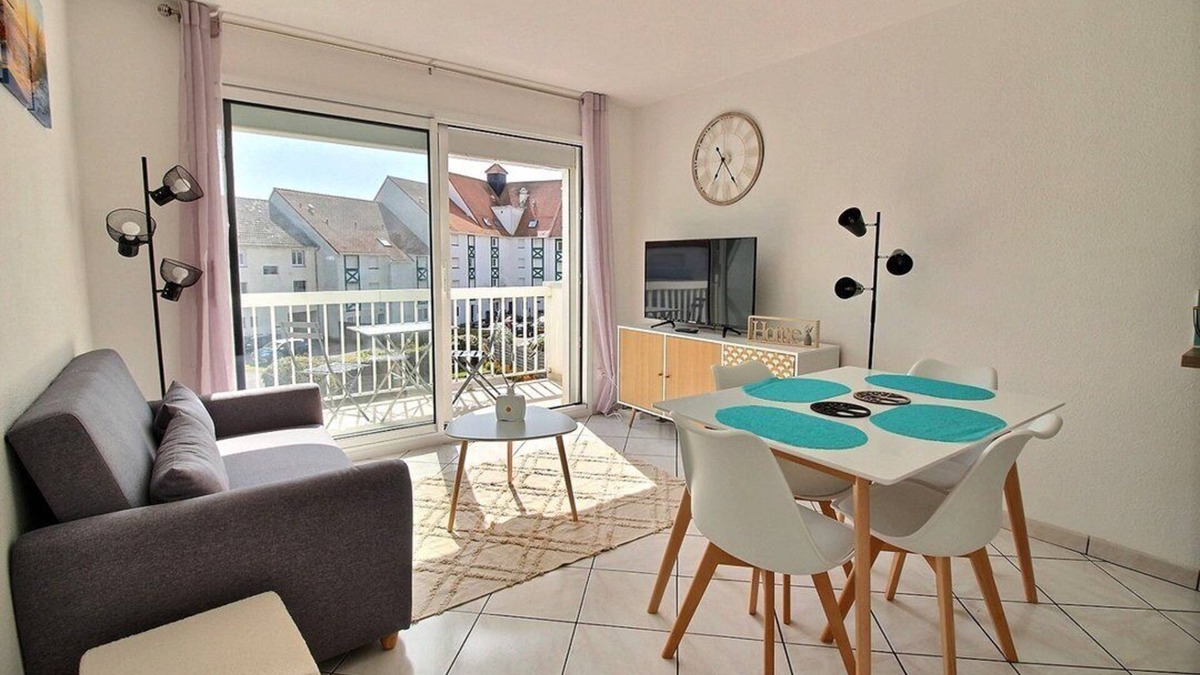 Hardelot-Plage Apartment | Annonce Professionnelle. T2 Cabine Avec Balcon, 4 Personnes au Coeur de la Ville et à Deux Pas.