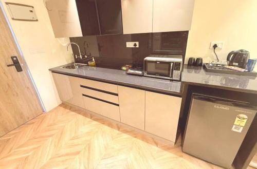 Jaypee Greens Apartment | Anom stays 2