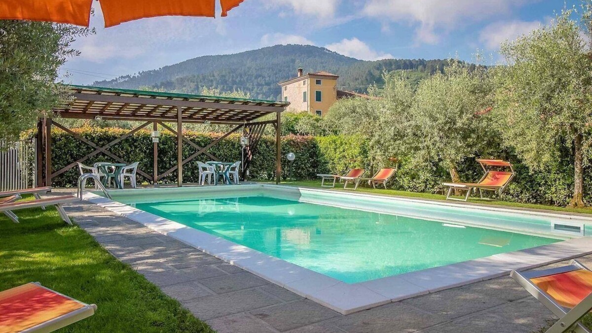 Cascine-La Croce Apartment | Anseneta, apartment with pool, A/C, free WiFi