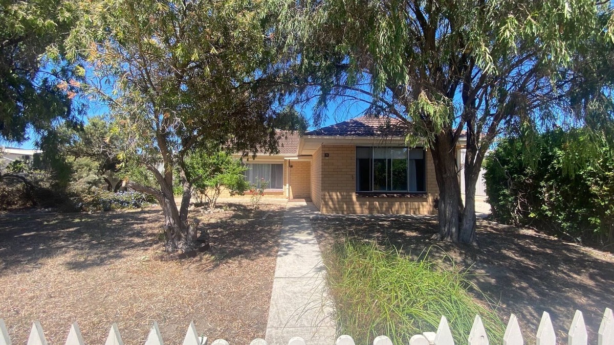 Melville House | Anstey Keep - close to amenities, dog friendly! Off peak special!