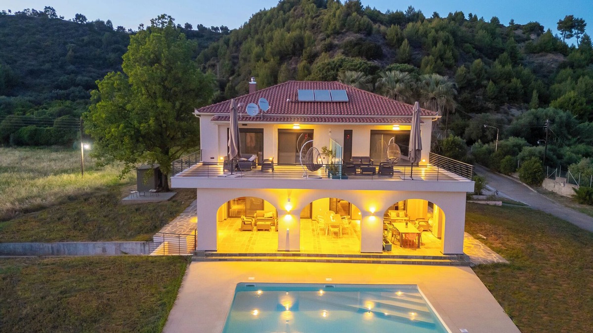Archea Pissa Villa | Antinea Olympian Villa West studio