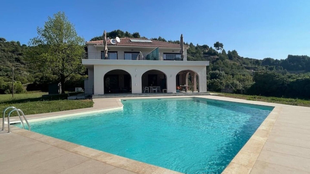 Archea Pissa Villa | Antinea Olympian Villa North studio