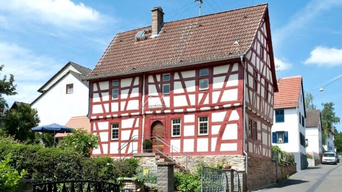 Wiesbaden House | Antique half-timbered gem - in the green belt of Wiesbaden