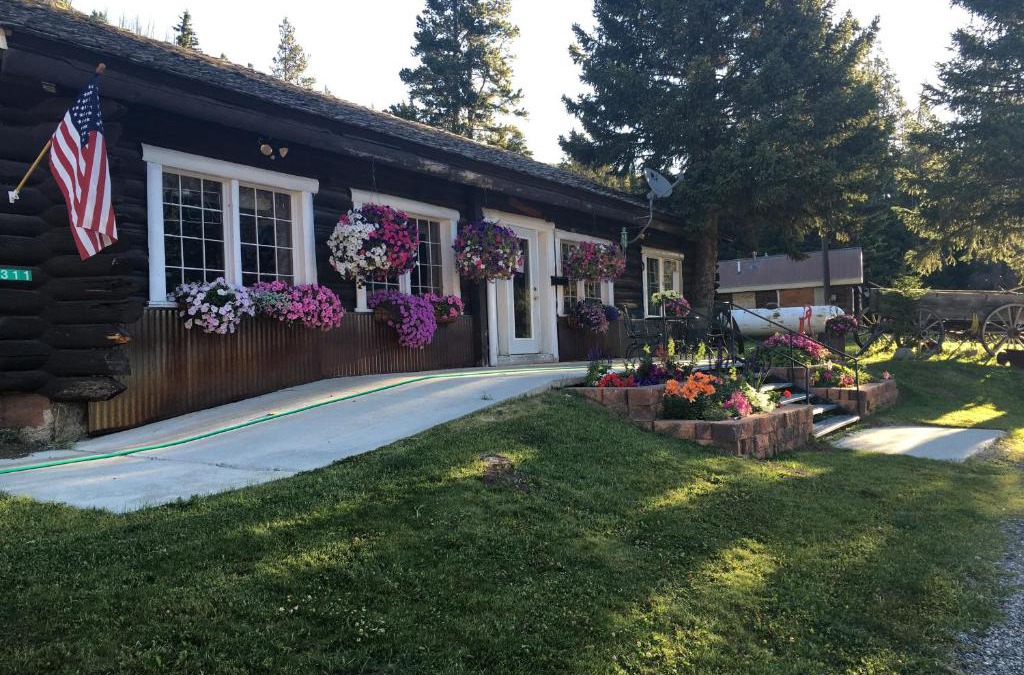 Cooke City-Silver Gate Hotel | Antlers Lodge