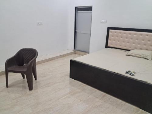 Haraiya House | Anuj Palace