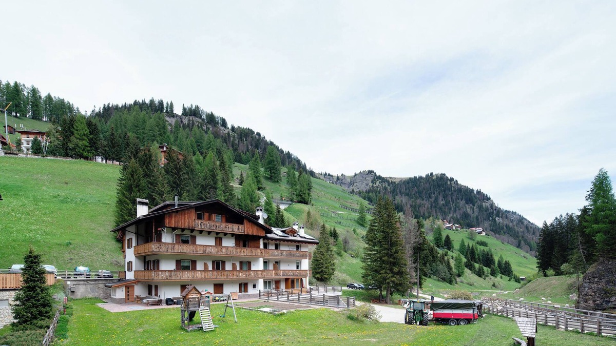 Arabba Apartment | Apartment 'Cesa Portados Stefano 2' with Mountain View, Shared Garden and Wi-Fi