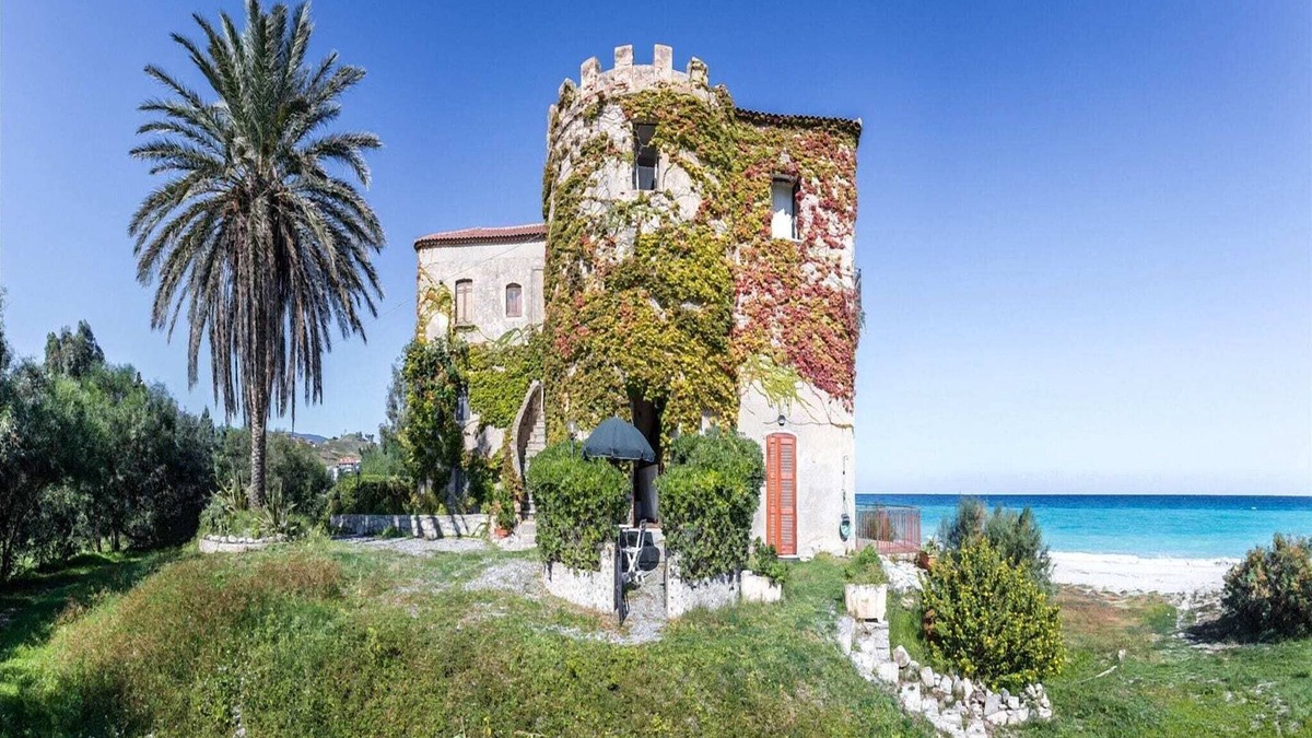 Santa Caterina Dello Ionio Marina Villa | Apartment in Santa Caterina by Private Beach