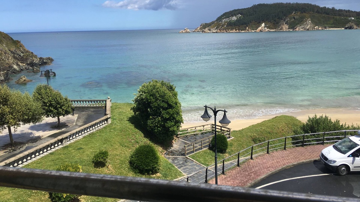 Porto de Espasante Apartment | Apartment on the ocean and the beach. .