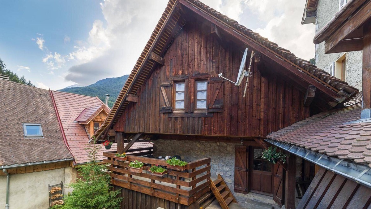 Saint-Pierre-de-Chartreuse Apartment | Apartment 'Koch' with Private Terrace and Wi-Fi