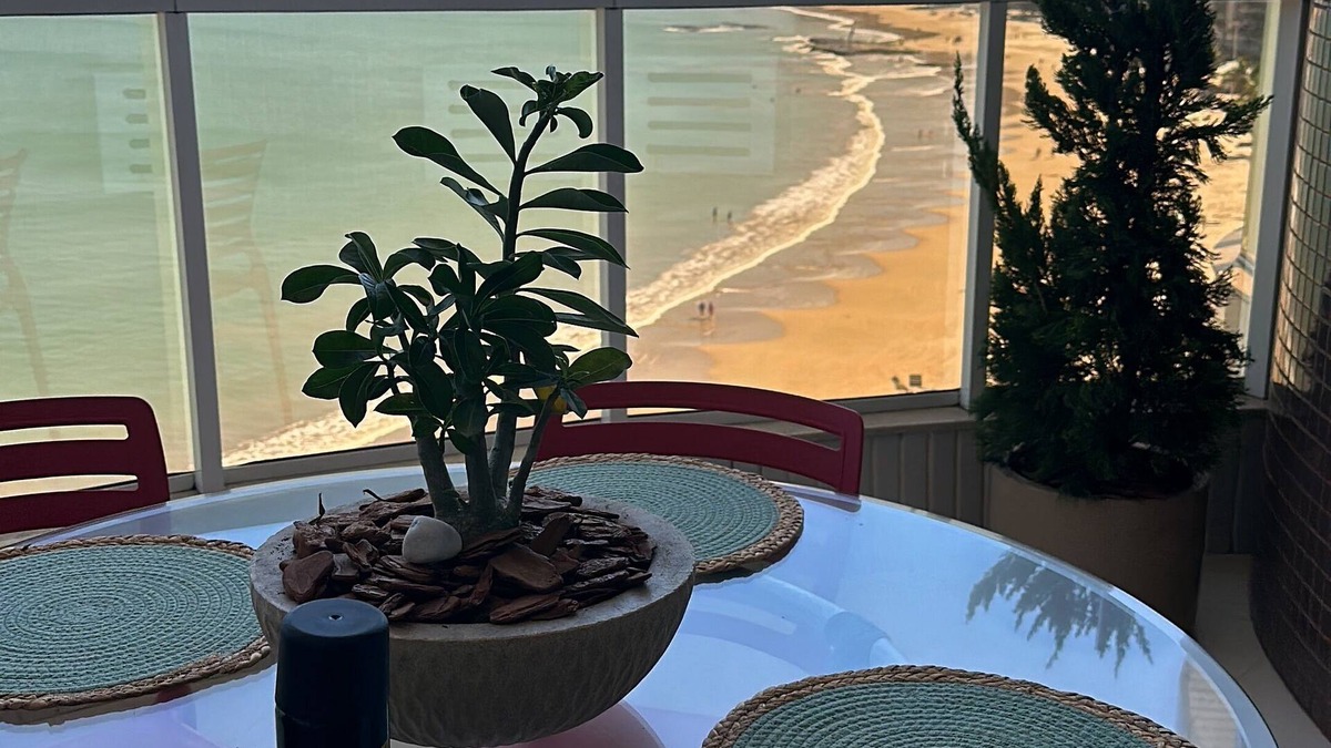 Southeast Region Apartment | Apart de Luxo de frente para a PRAIA DO MORRO! 4 suítes, 3 vagas, ar cond, WIFI