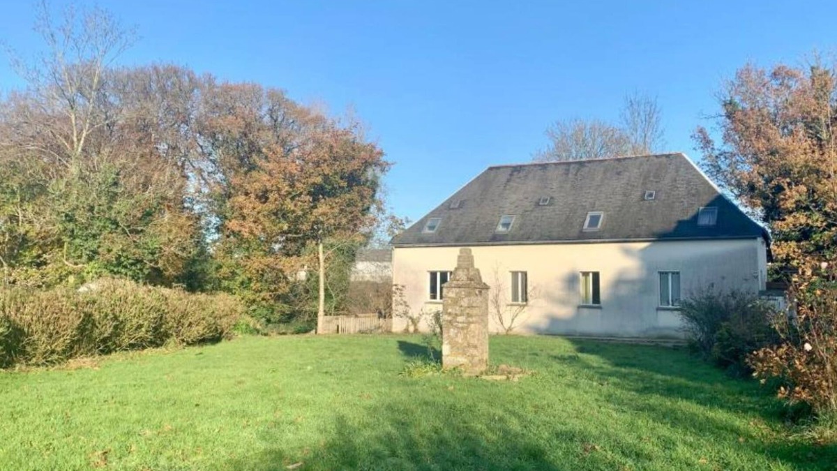 Saint-Derrien Cottage | Apart. duplex in a former dairy for 11 people max 25 minutes from the beaches