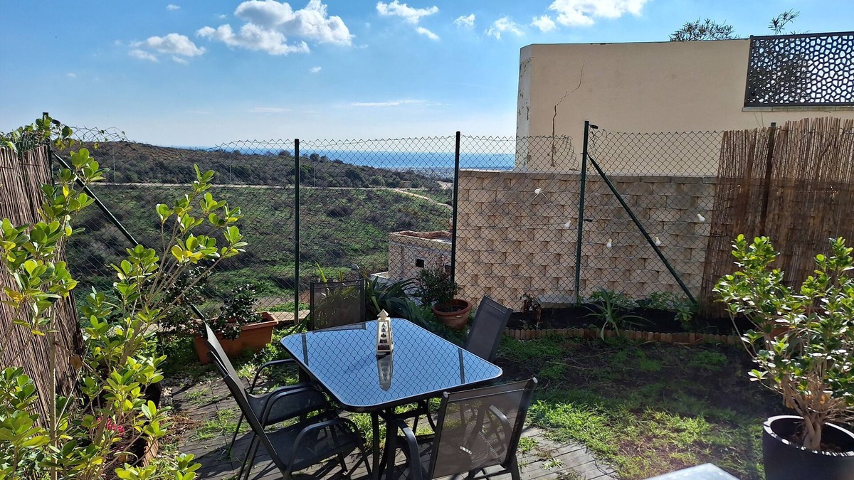 La Linea de la Concepcion Apartment | Apartamento de 3 Habitaciones con Jardín Privado