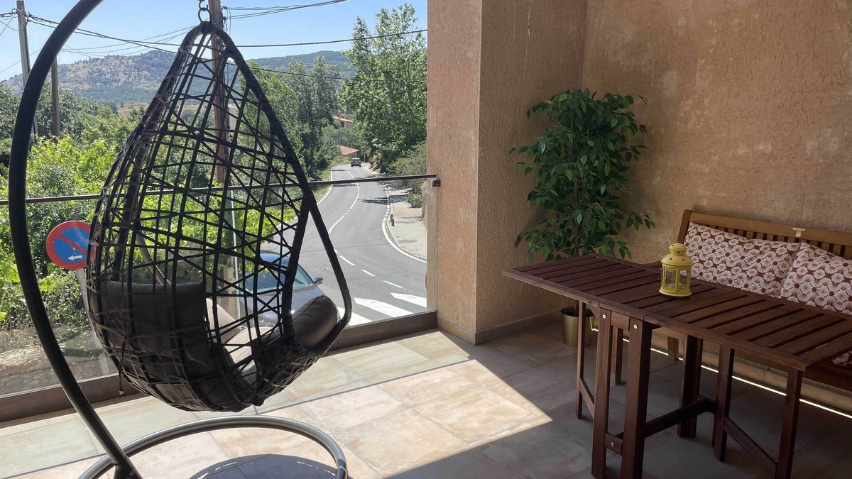 Montejo de la Sierra Apartment | Apartamento de Vistas Privilegiadas a la Reserva de la Biosfera y Exquisita Decoración Ecléctica