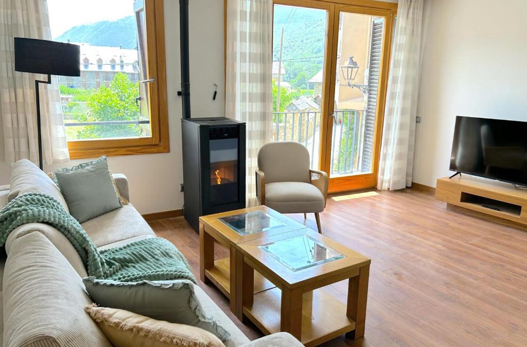 Esterri D'Aneu Apartment | Apartament al centre d'Esterri amb vistes úniques by RURAL D'ÀNEU