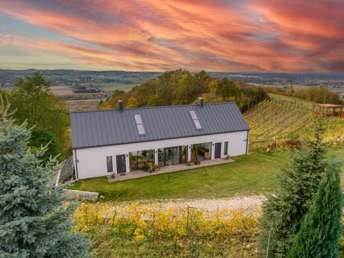 gmina Plesna House | Apartament Dąbrówka w Winiarni