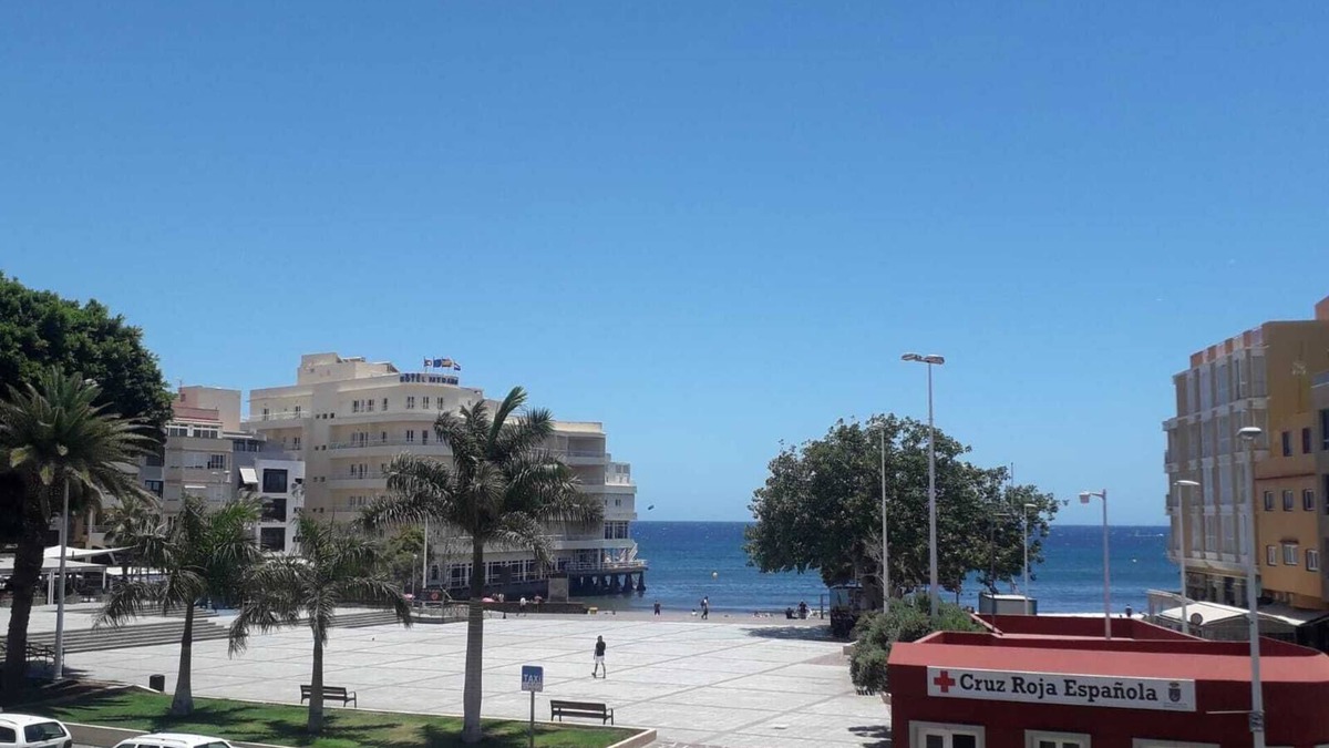 El Medano Apartment | Apartamento El Médano Vista al Mar with Sea View, Wi-Fi & Balcony