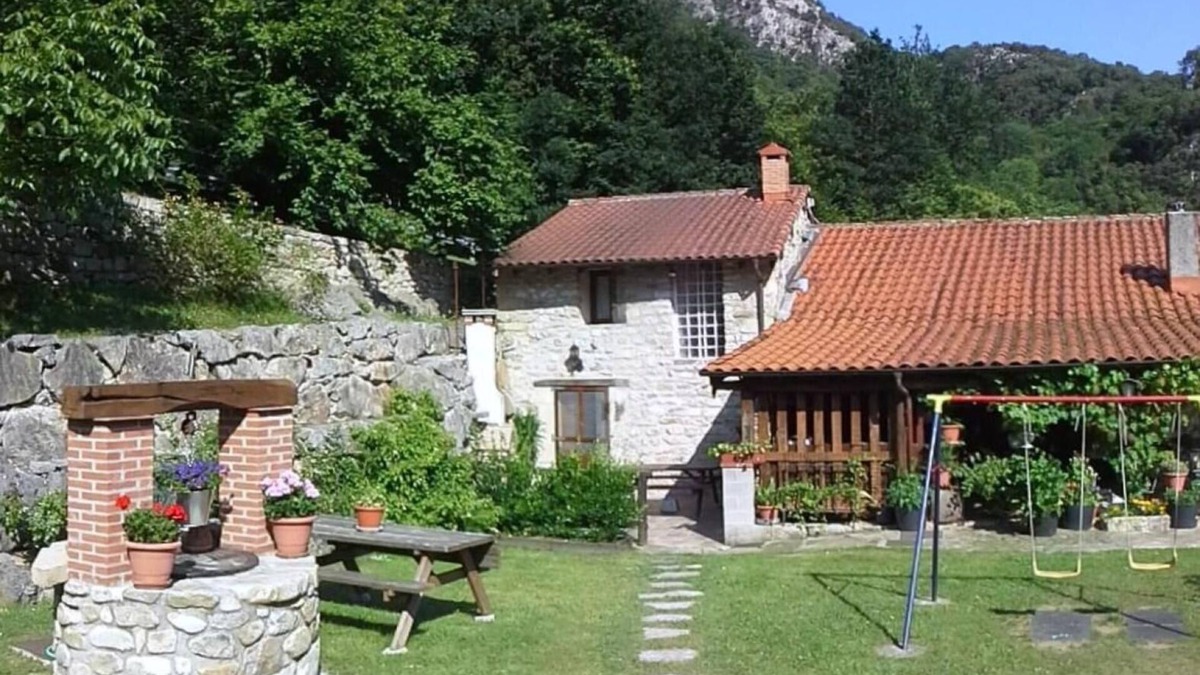 Penamellera Alta Apartment | 'Apartamento Rural La Tablá' with Mountain View, Private Terrace and Wi-Fi