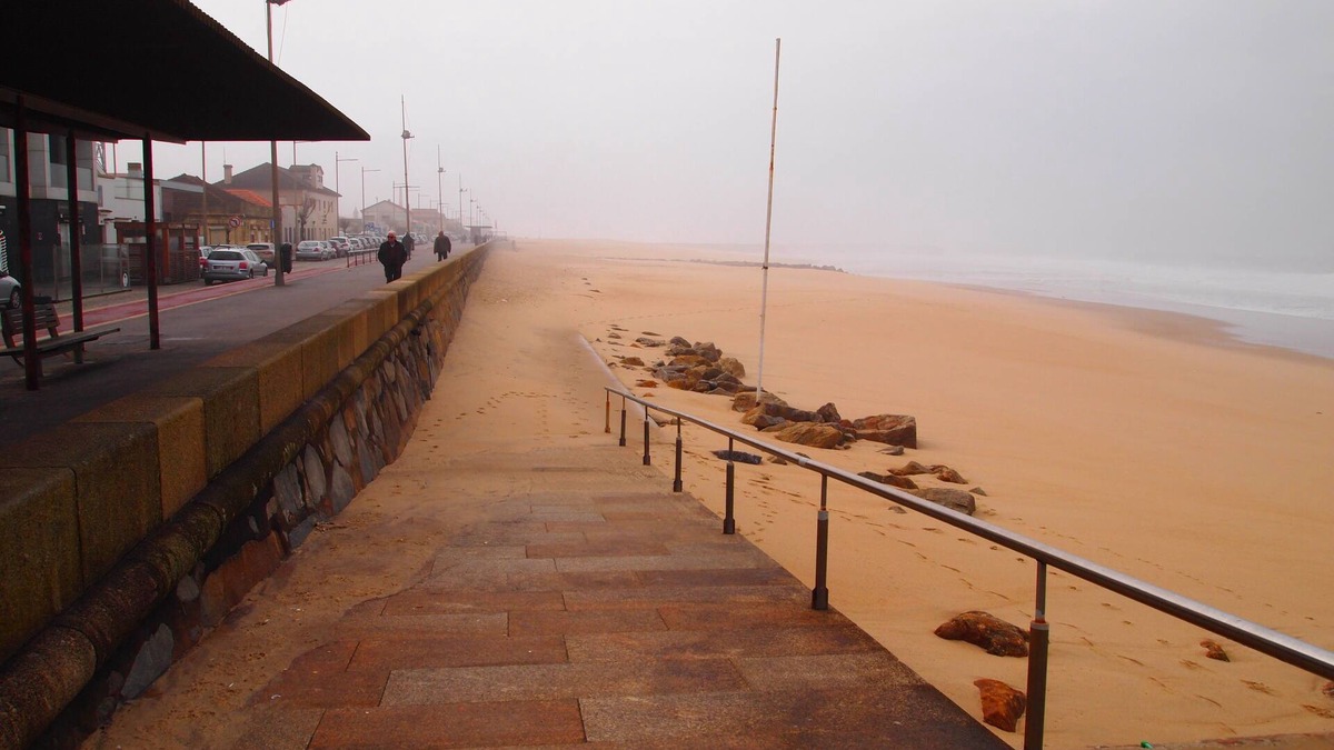 Espinho Apartment | Apartamento T2 + em frente is located at 200 meters from Praia