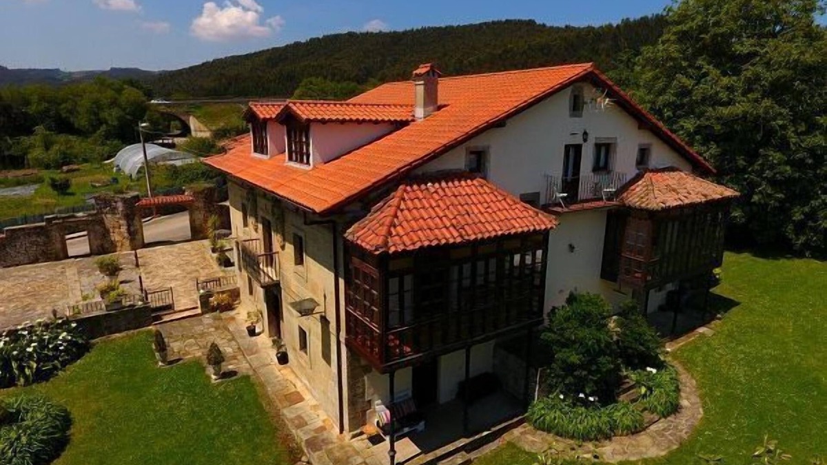 Barcena de Cicero Cottage | Apartamentos El Majuelo for 9 people