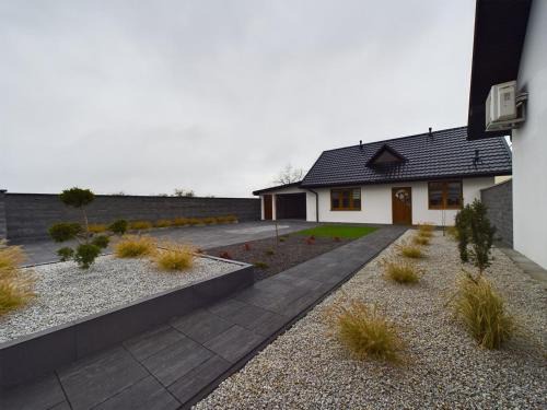 Radom House | ApartamentySnu, Dom na Przedmieściu