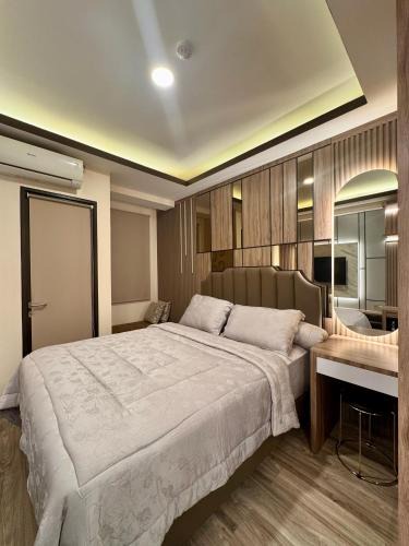 Depok Apartment | Apartement Trans Park Cibubur By Raya Property with Pool View & Netflix