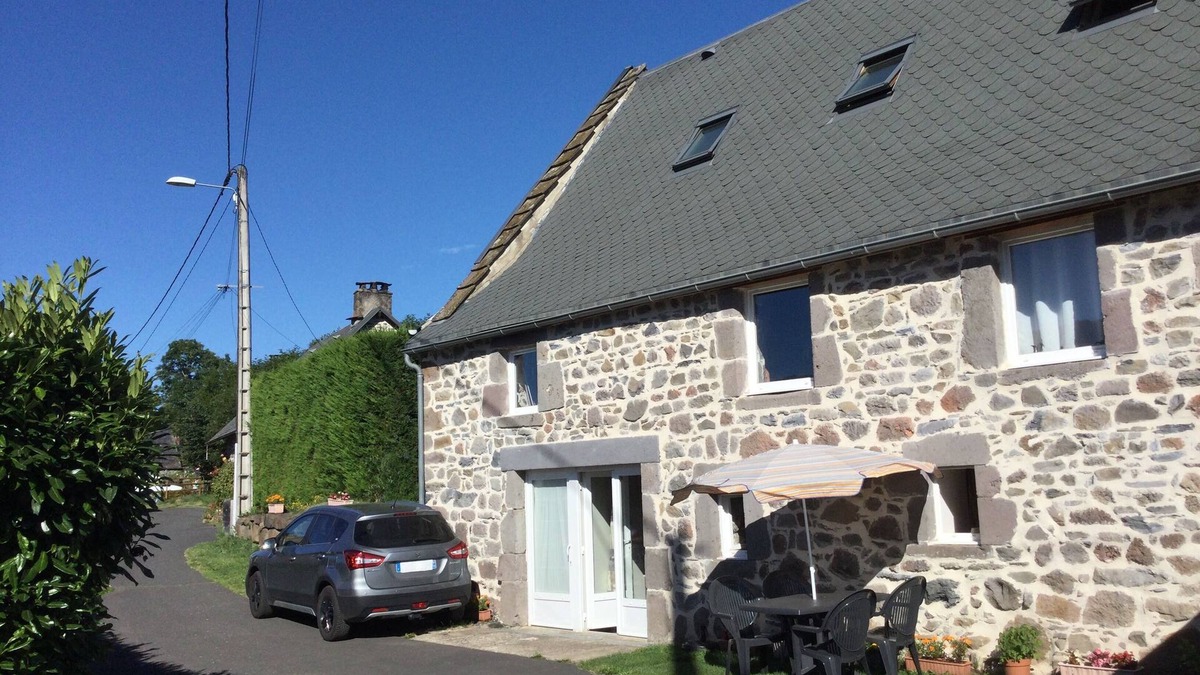 Besse-et-Saint-Anastaise House | Apartment Gîte Besse Roc de Combes rated 3* and 4.93 on another site, Auvergne