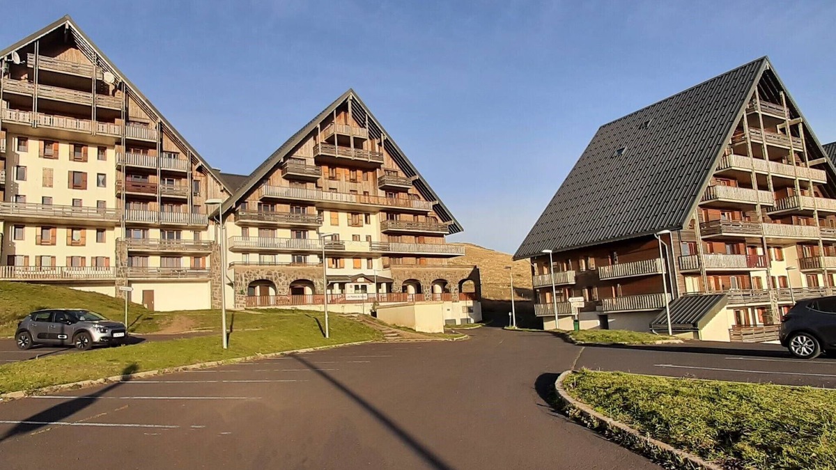 Besse-et-Saint-Anastaise Apartment | Apartment 4/6 persons 2bedrooms in Super-Besse