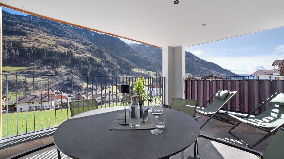 San Martino in Passiria Apartment | Apartment 'Heuglück' with Mountain View, Private Terrace and Wi-Fi