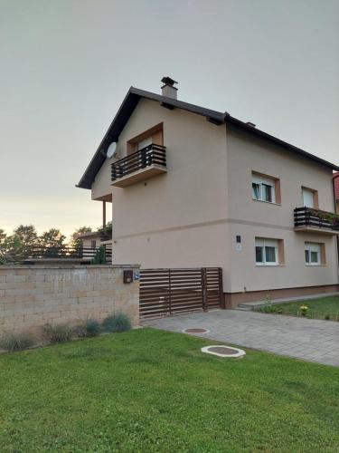 Lipik Apartment | Apartman Ždralović
