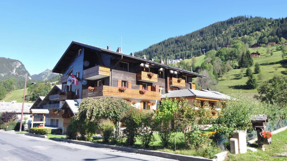 La Chapelle-d'Abondance Apartment | Apartment 'La Pointe Des Mattes' with Mountain View, Private Terrace and Wi-Fi