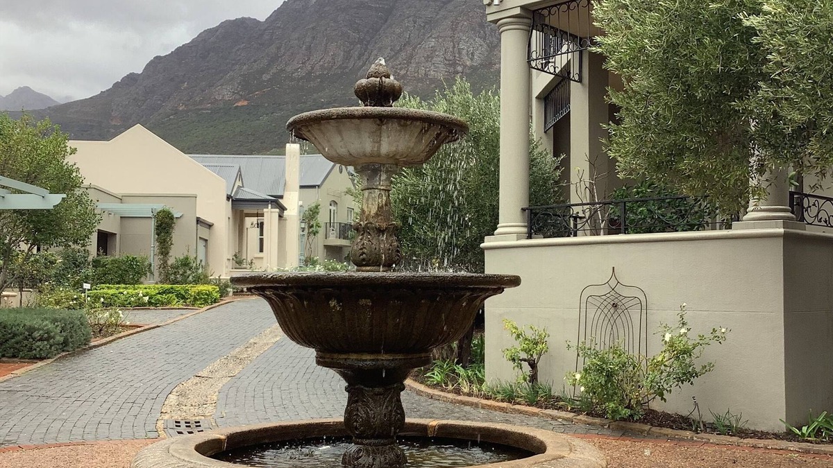 Saint-Cyr-au-Mont-d'Or Apartment | Apartment Franschhoek, 2 BedroomsnPool, Spa, restaurantnStunning security estate
