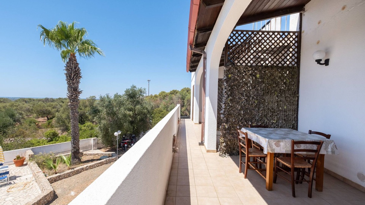 Maruggio Apartment | Apartment 'Marubium - Commenda' with Shared Pool, Wi-Fi and Air Conditioning
