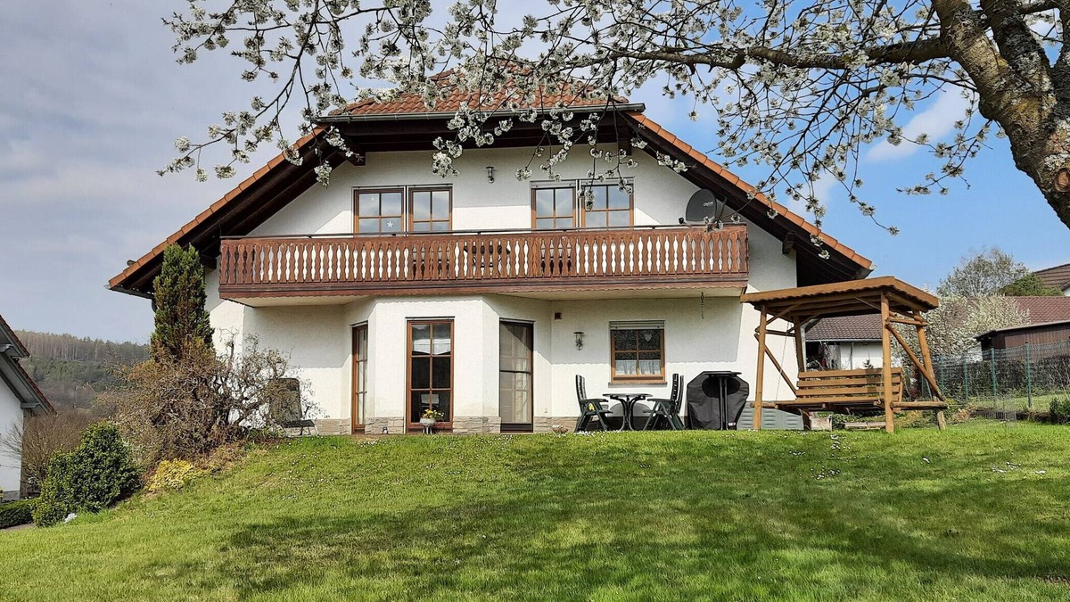 Altenlotheim Apartment | Apartment 'Nationalparkblick' with Mountain View, Balcony and Wi-Fi