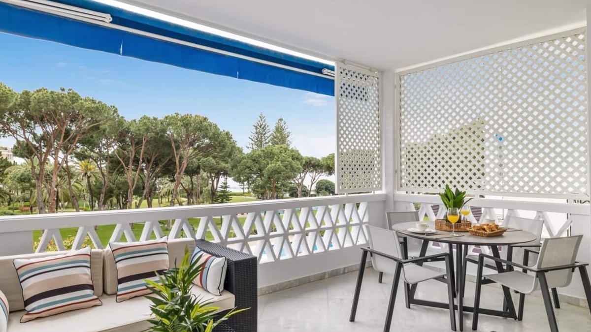 Puerto Banus Apartment | Apartment in Playas del Duque for 6 people| Casa Sevilla 102