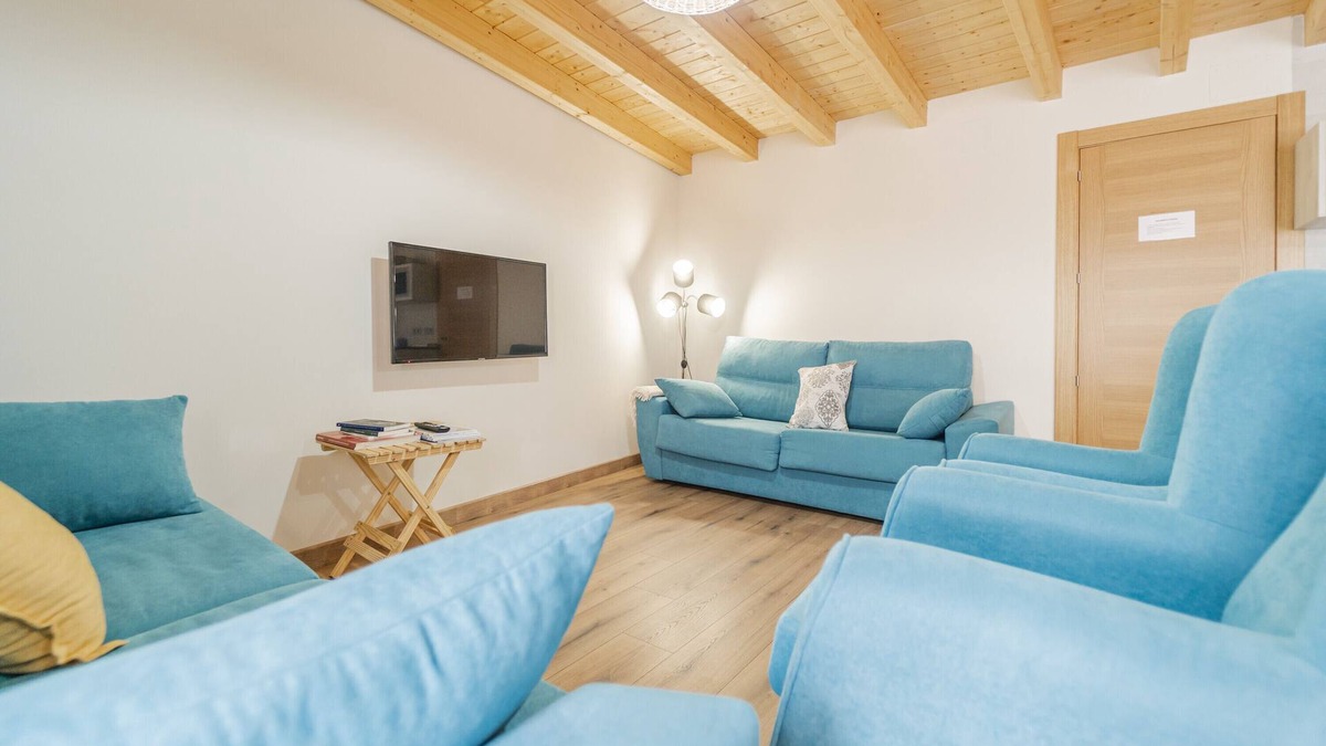 San Martin de Rubiales Apartment | Apartment 'Agua' with Shared Garden, Balcony and Wi-Fi
