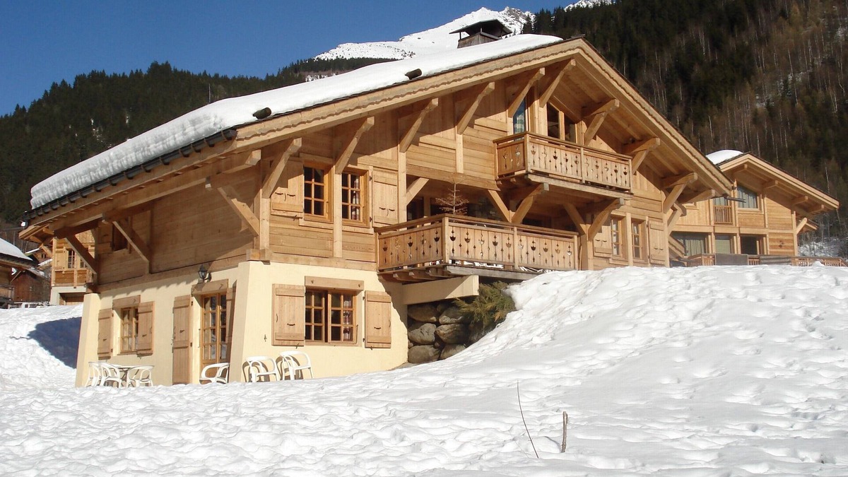 Les Contamines-Montjoie Ski Chalet | APARTMENT in south-facing chalet, 400m from the cable car, 400m from the village