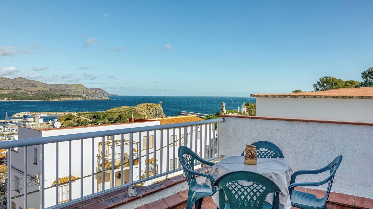 Llanca Apartment | Apartment "Ático Vistas Llançà" Near Beach with Sea View & Terrace