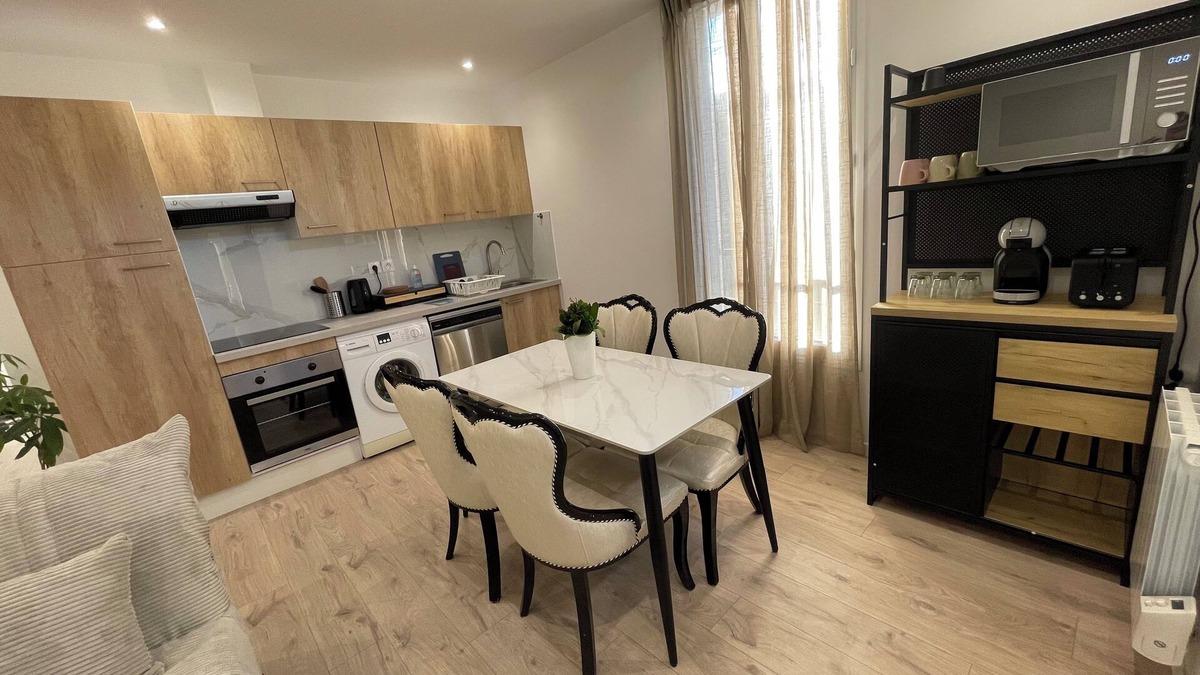 Noisy-le-Sec Apartment | Apartment 1- 6 persons, terrace and starry sky!