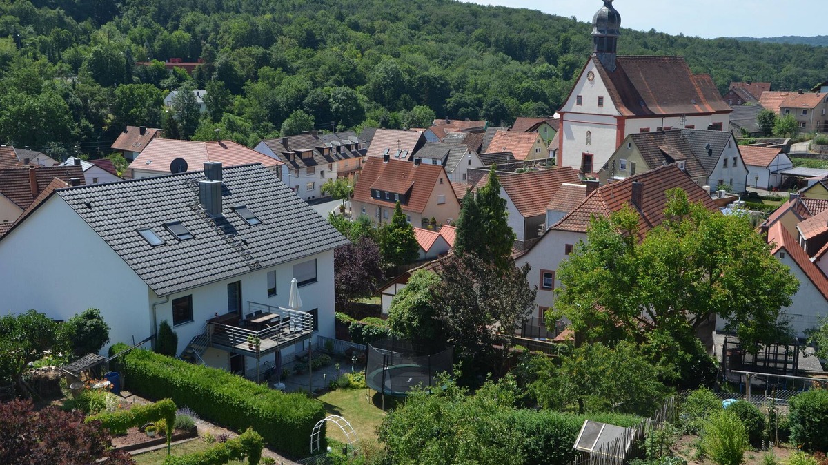 Gambach Apartment | Apartment ~ 110m² in the 1st and 2nd Floor in the beautiful Main Valley, large garden