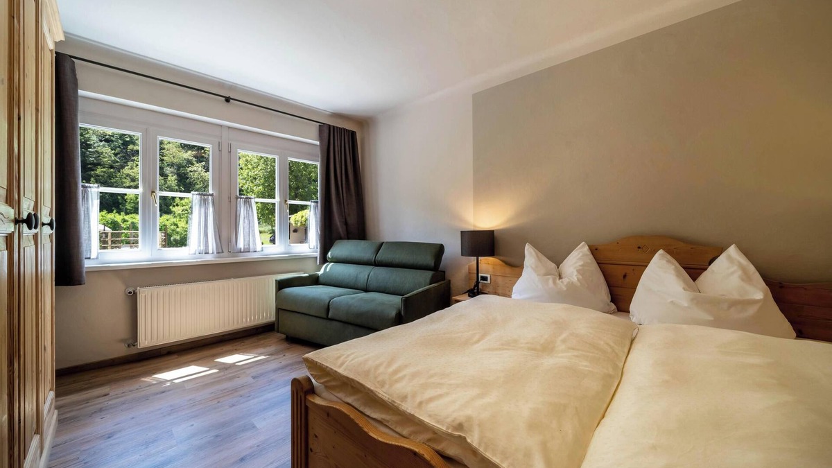 Nalles Apartment | Apartment "1SZ PinkLady Kreuzwegerhofnals" with Mountain View, Pool, Balcony & Garden
