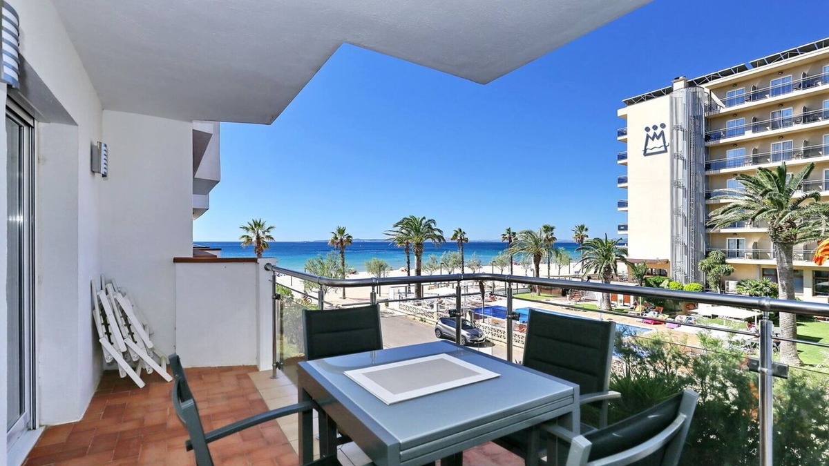 Santa Margarida Apartment | APARTMENT 2-5 PEOPLE DIRECT ACCESS TO THE BEACH AIR CONDITIONING WIFI