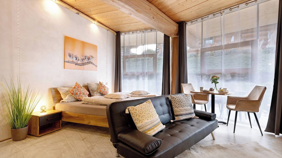 Rosenfeld Apartment | Apartment '-2-die Zwei, Studio 35qm' with Private Terrace, Shared Garden and Wi-Fi