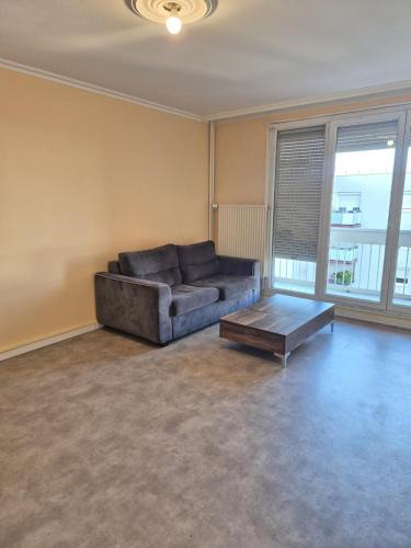 Meyzieu Apartment | Apartment 2 minutes from Groupama